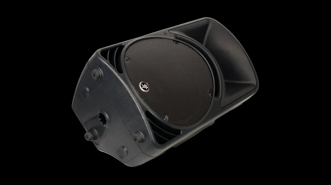 mackie c300z_3qtr_right wedge