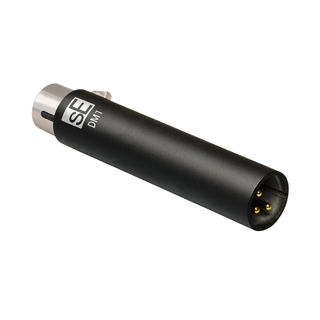 Black audio connector with 'SE' branding on a white background